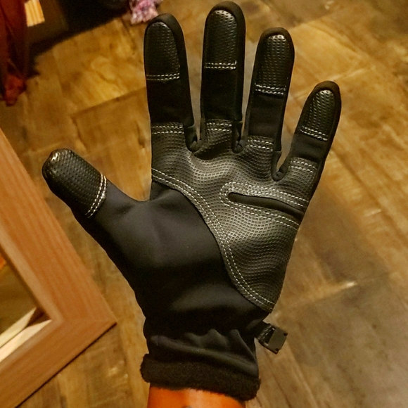 Winter gloves with touchscreen ability - Picture 2 of 6